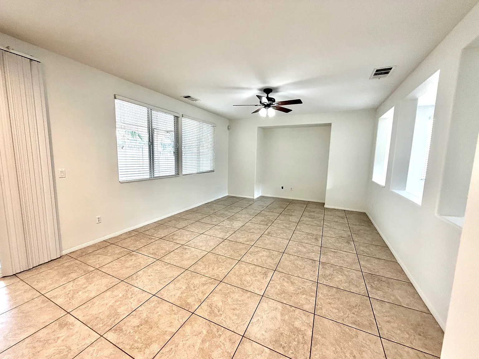 4 bed, 2612 sqft, $2,575 — Photo 4