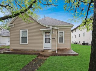 1115 4th St, Charleston, IL 61920