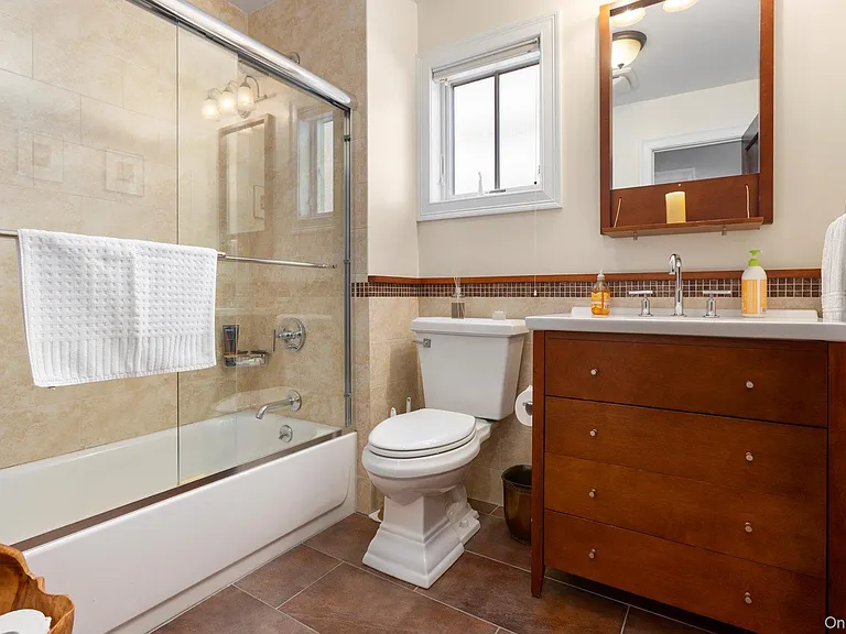 847B E Broadway — Photo 8
