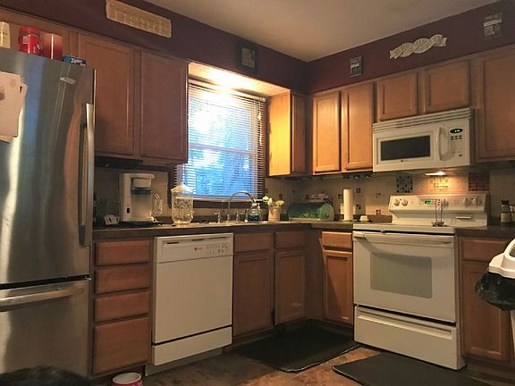3rd image of 1032 N Walnut St