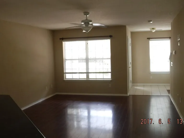 110 University Pkwy — Photo 4