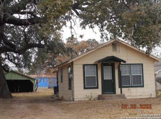 607 San Antonio St, Pleasanton, TX 78064