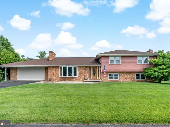 319 Hermitage Dr, Martinsburg, WV 25405