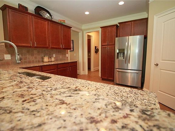 5th image of 190 Bon Terre Blvd