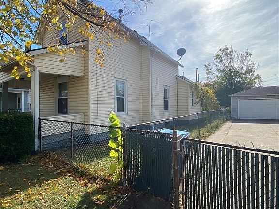 2nd image of 1836 E 29th St