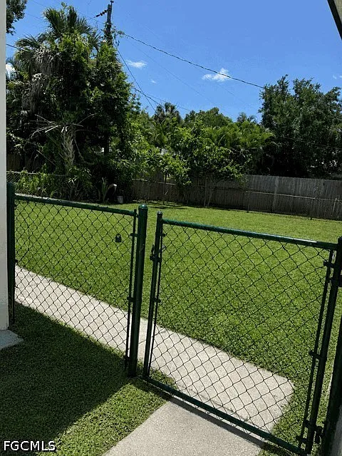 2 bed, 1.0 bath, 1830 sqft, $1,500 — Photo 3