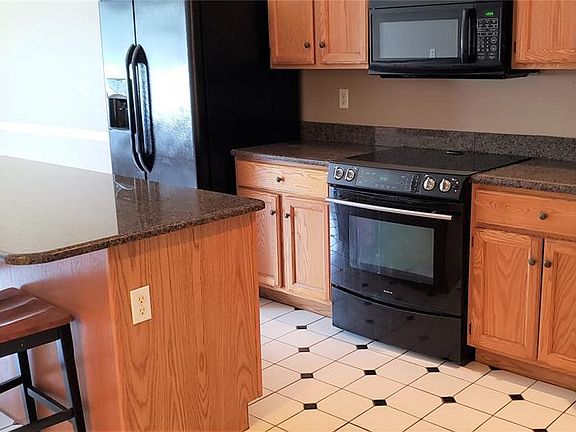 5th image of 244 Maureen Dr