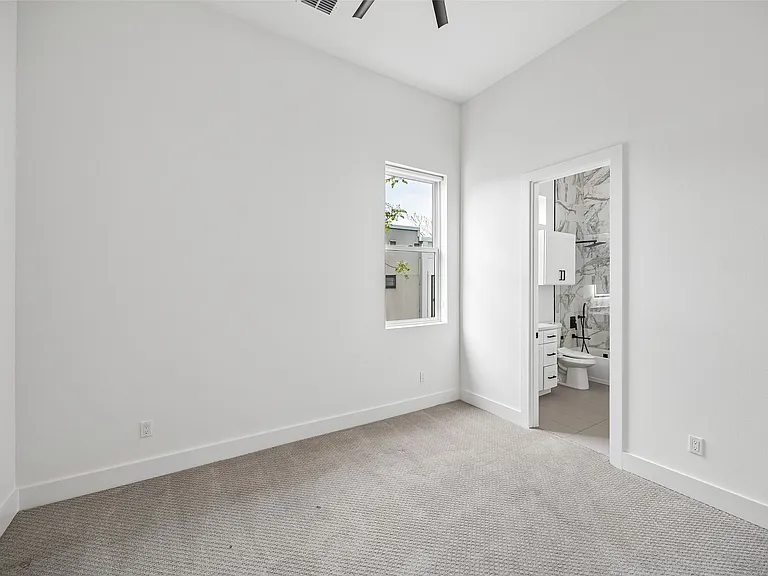 4217 Roseland Ave — Photo 23