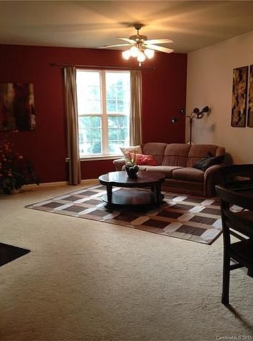 1st image of 2396 Woodridge Dr