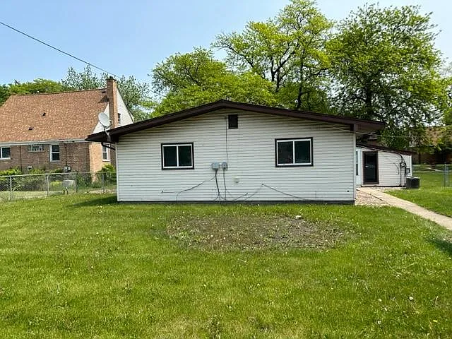 17422 Walter St — Photo 13