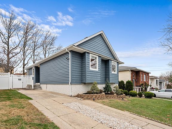 2nd image of 27 Alysia Ct