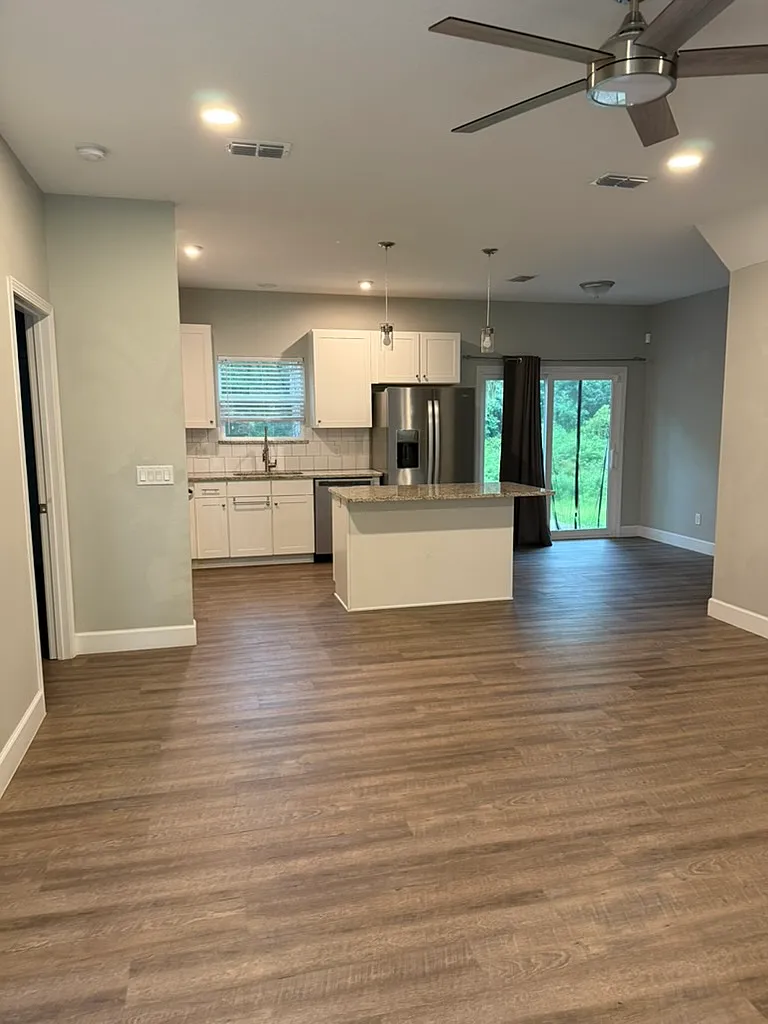 4 bed, 1852 sqft, $2,550 — Photo 4