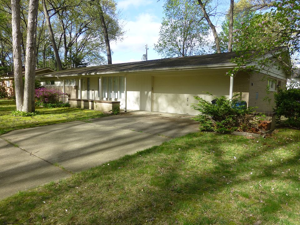 1st image of 2505 Briarwood Ln