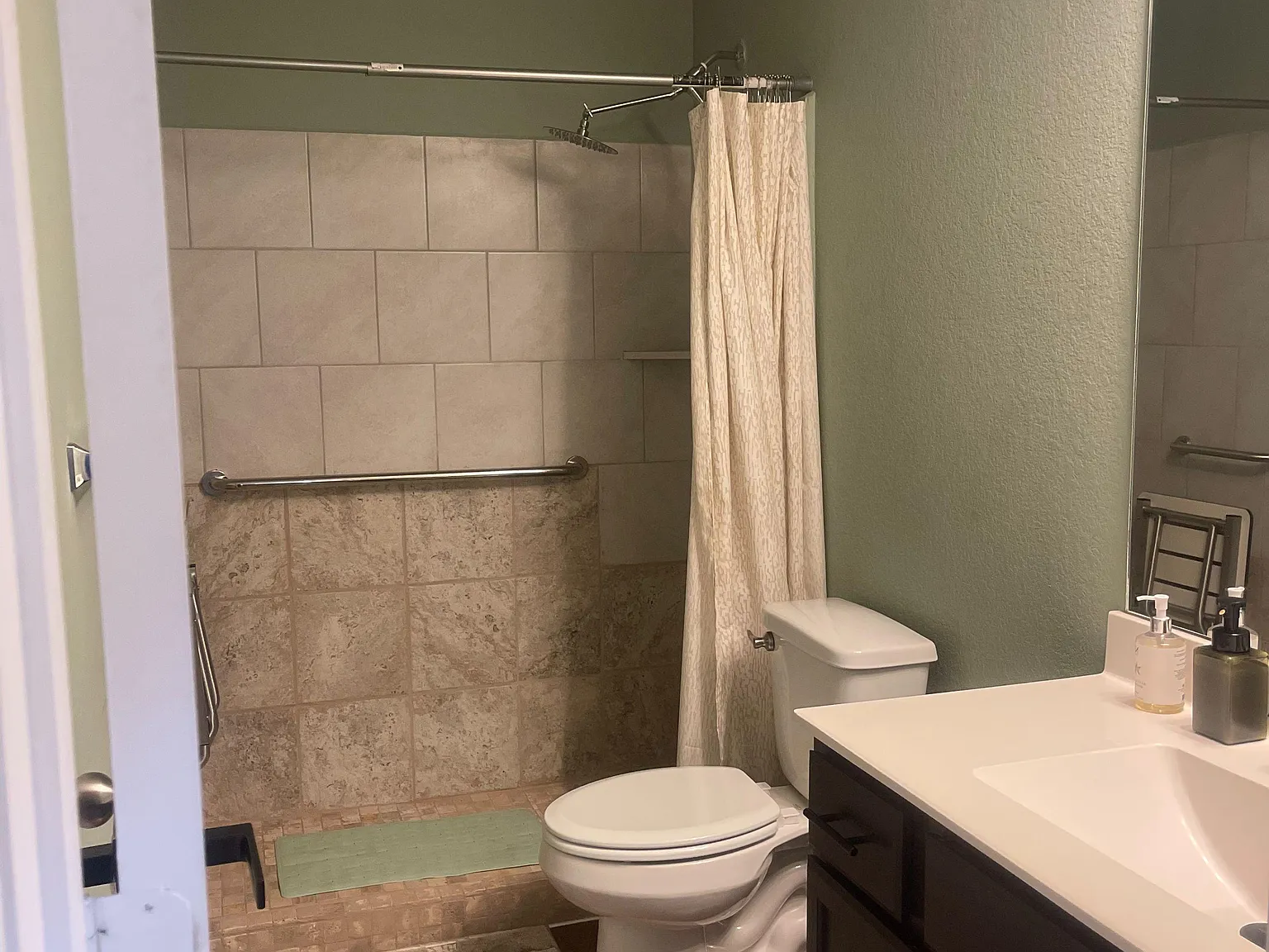 4 bed, 2.0 bath, 1700 sqft, $862 — Photo 3