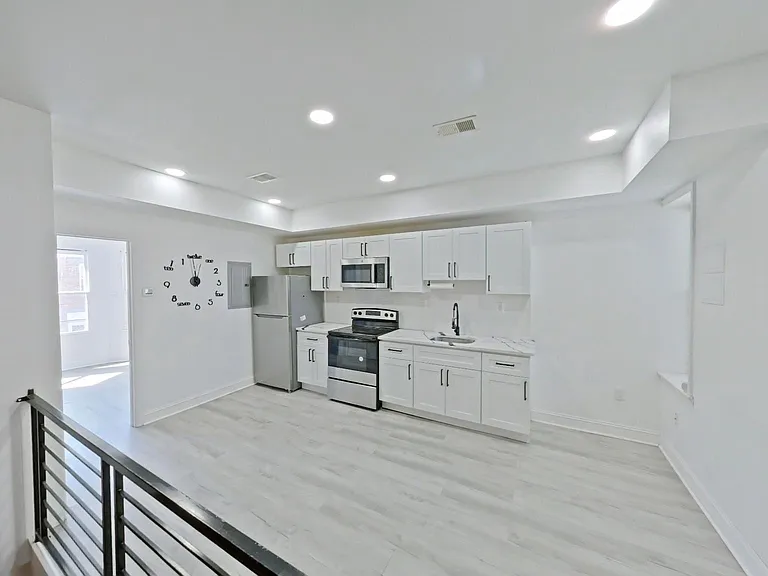 3331 N Howard St #2 — Photo 4