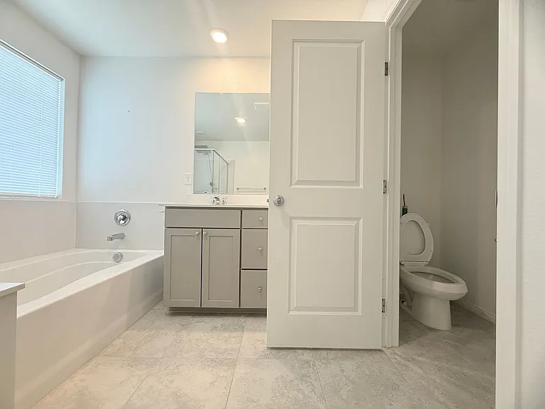 7659 W Mistral Ave — Photo 14