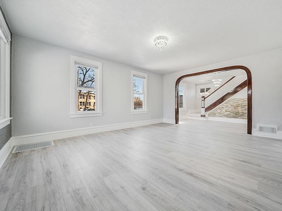 4th image of 1303 W Prospect Ave