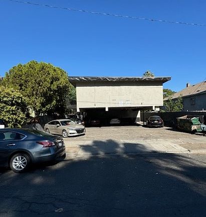 5th image of 1030 S Grant St APT 3