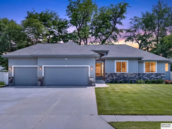 5255 Waterford Avenue Cir, Bellevue, NE 68133