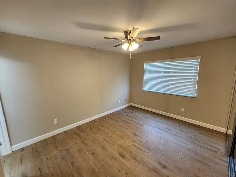 9041 Dewsbury Ave — Photo 13