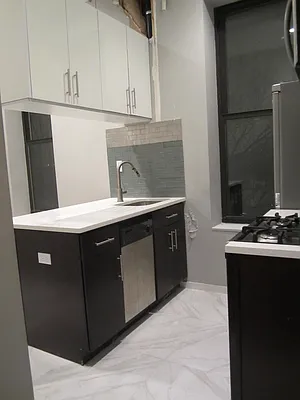 Rented by Uptown Flats LLC | media 22