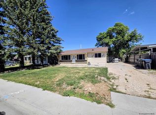217 Desmet Dr, Cheyenne, WY 82007