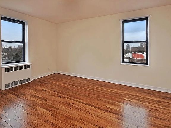 5th image of 14407 Sanford Ave APT 2A