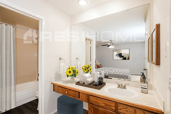 2400 Redbrook Ct — Photo 11