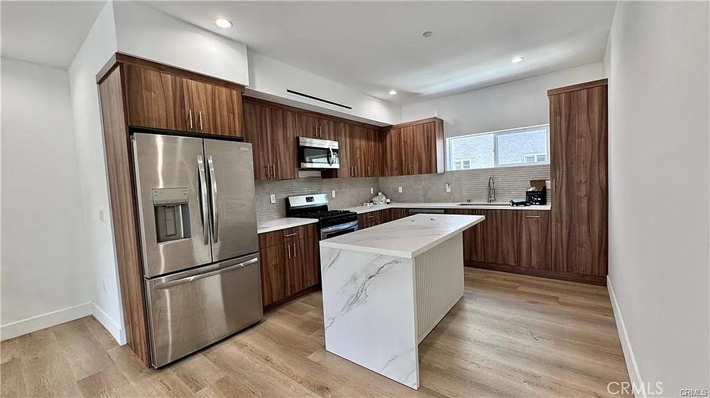 4 bed, 4.5 bath, 1600 sqft, $4,550 — Photo 1
