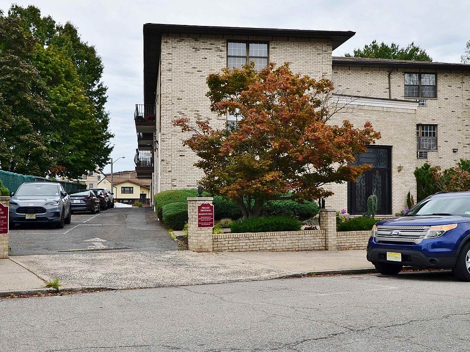 1st image of 53 W 48th St #105