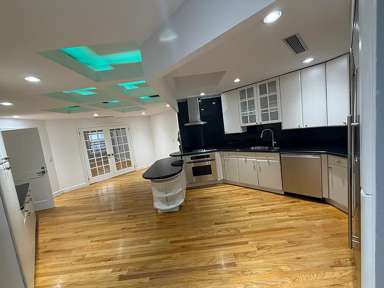 384 3rd Ave #2 — Photo 3