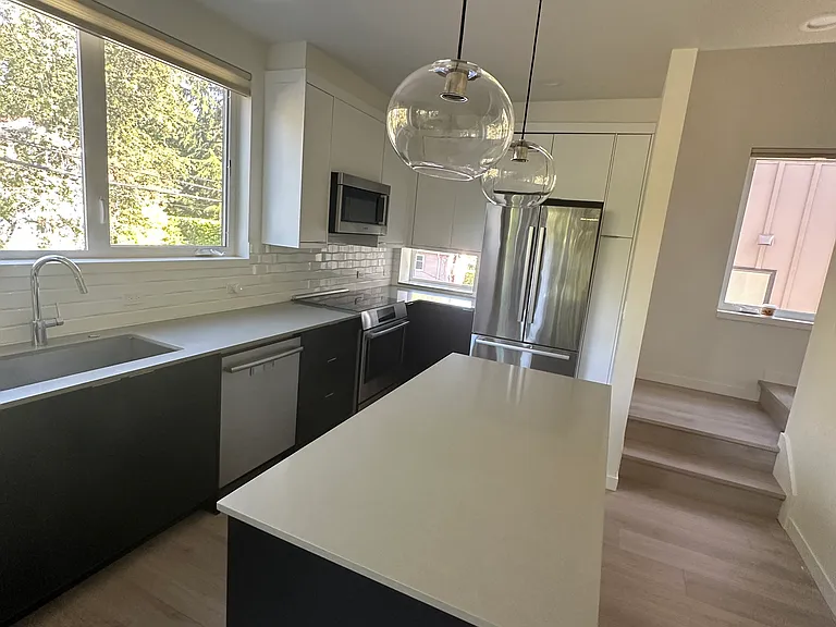 714B 11th Ave E — Photo 11