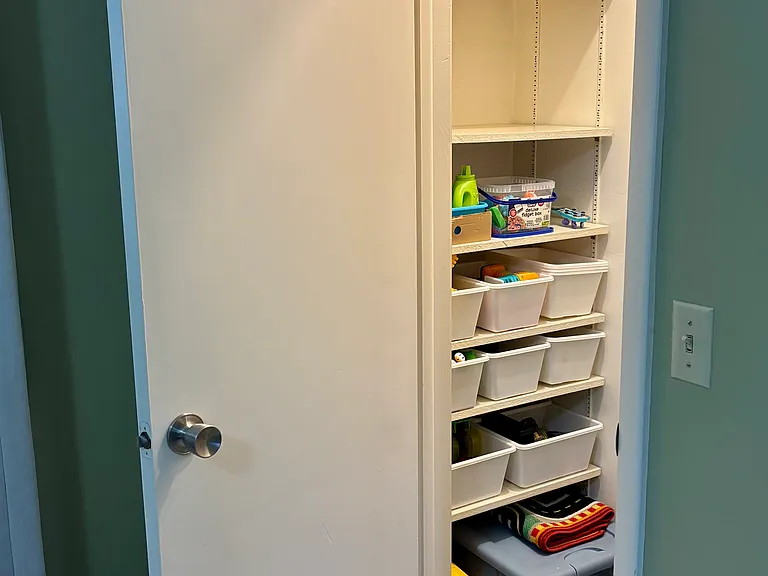 BR 2 walk in closet