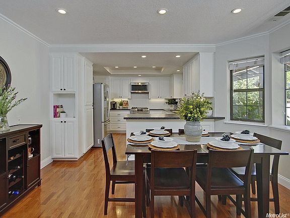3rd image of 1088 Uplands Dr