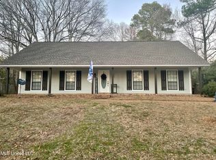 402 Trent Dr, Jackson, MS 39212