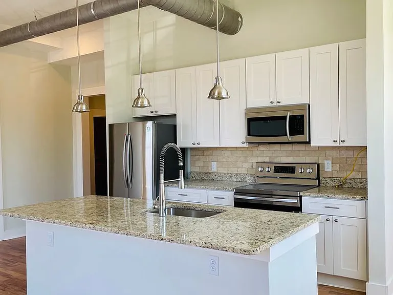 146 E Washington St — Photo 8