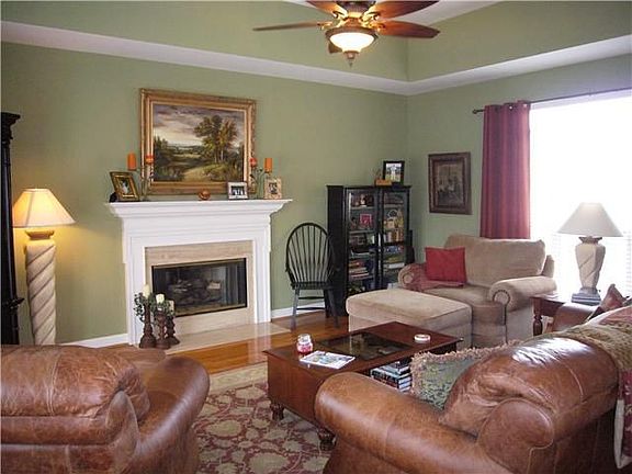 2nd image of 1403 Tasmania Ct