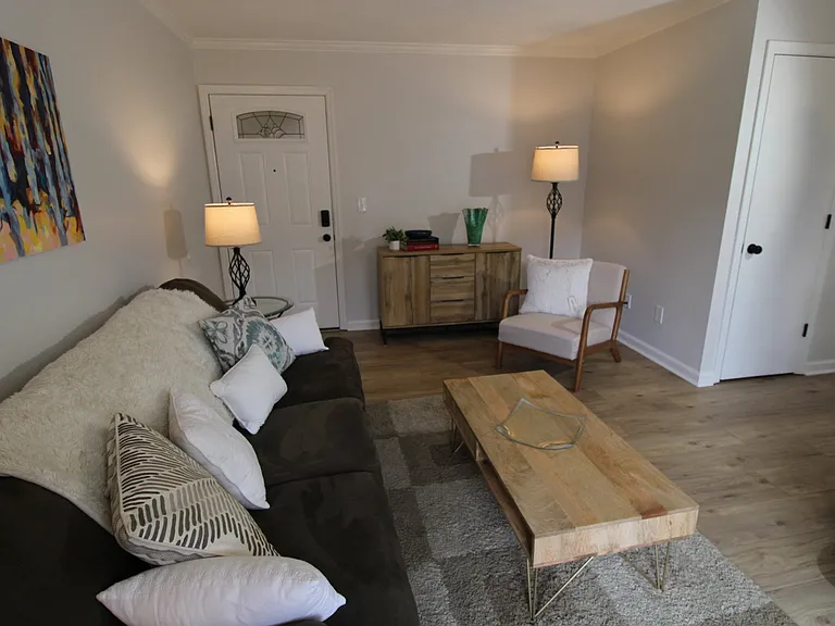 515 Chesterfield Ave #D — Photo 2