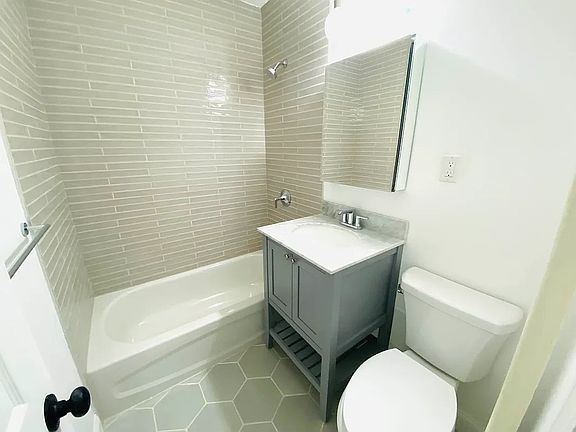 3rd image of 6 W 75th St #4A