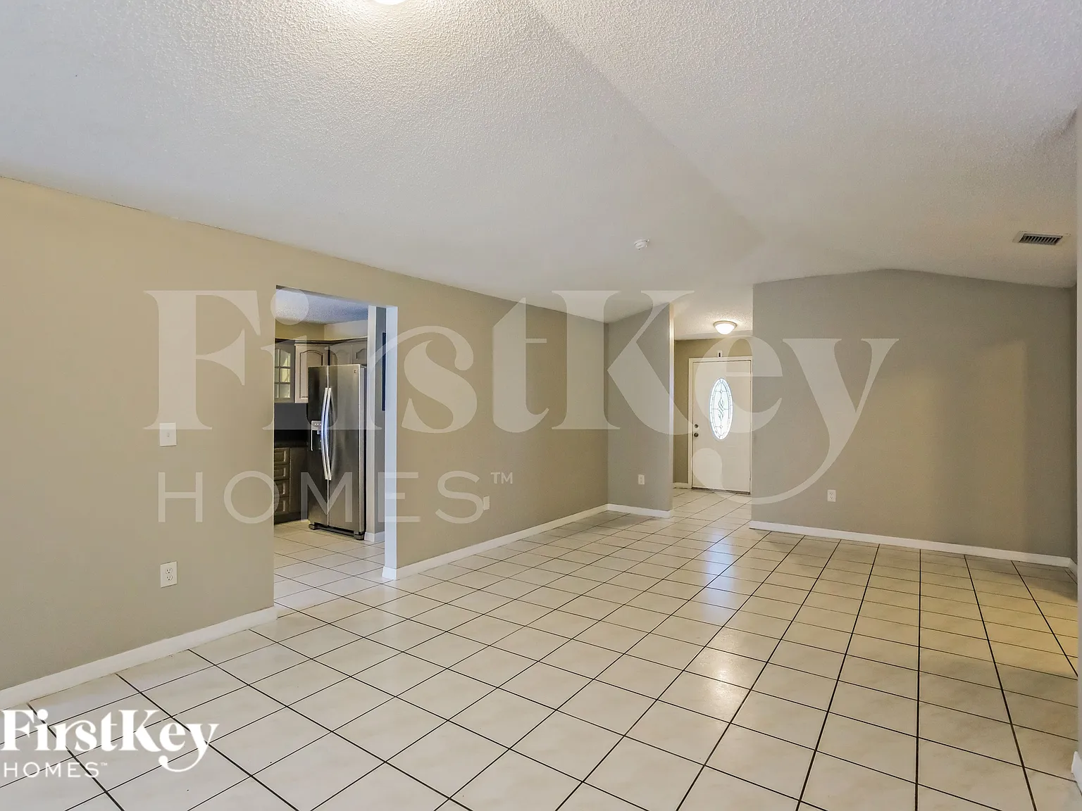 4 bed, 2.0 bath, 2114 sqft, $3,370 — Photo 4