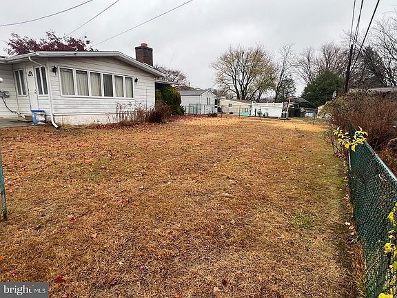 3rd image of 12 Sherwood Ln