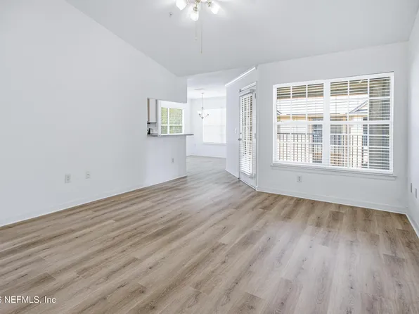 7800 POINT MEADOWS Drive #737, Jacksonville, FL 32256
