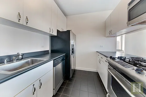 Rented by Halstead Real Estate | media 10