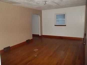 4th image of 120 Parr Ave