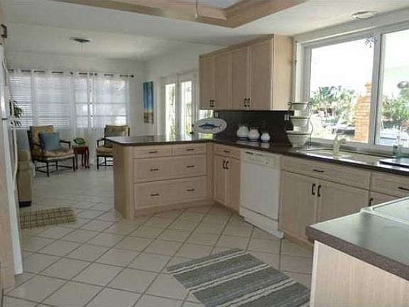 5th image of 2140 NE 44th St