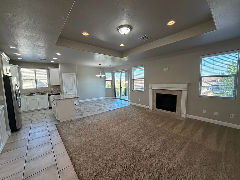 469 E Barcelona Dr — Photo 4