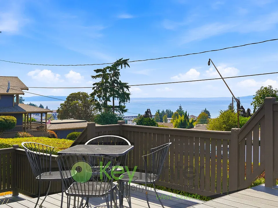 924 S 226th Pl
