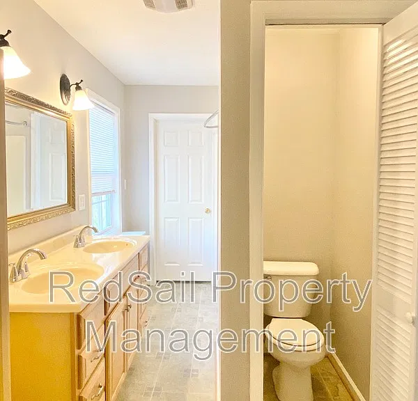 102 Thunderbird Ln — Photo 17