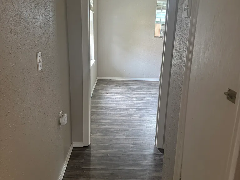 115 W Kansas Ave #20 — Photo 2