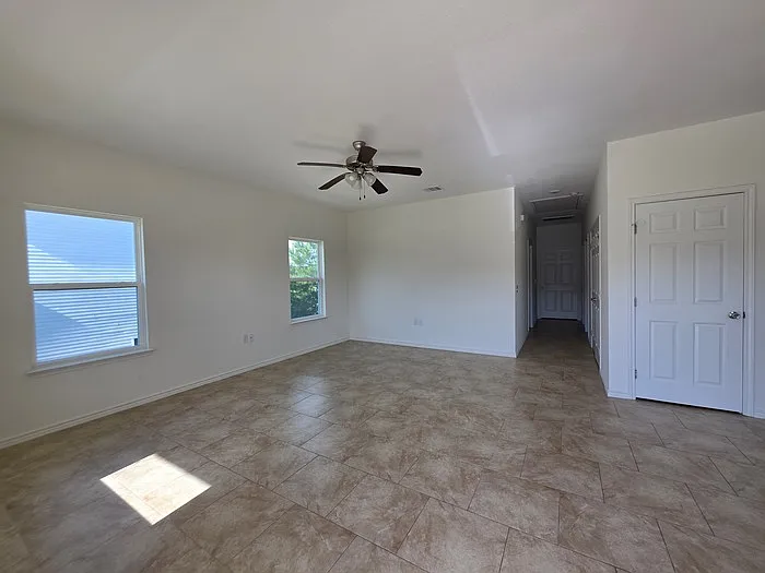 3 bed, 2.0 bath, 1412 sqft, $1,775 — Photo 3